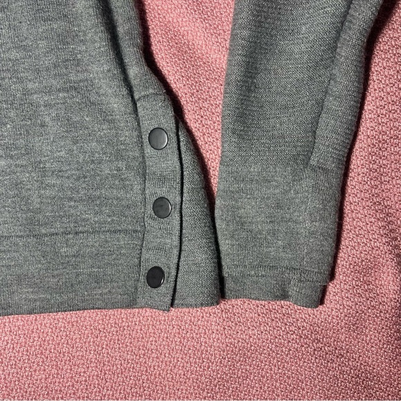 Athleta Merino Wool Blend Side Snap Turtleneck size S gray - Picture 4 of 7